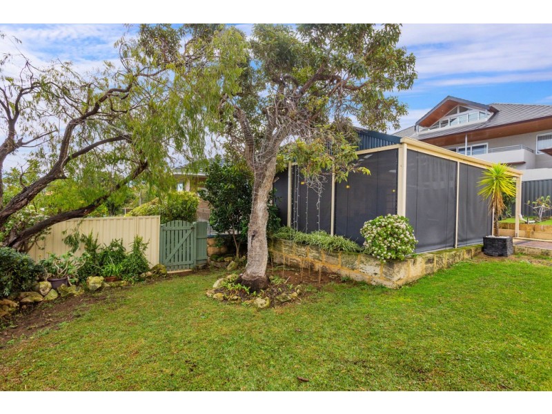 33 Beach Road, Coogee WA 6166
