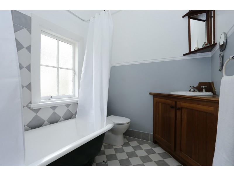 7 Seaview Street, Beaconsfield WA 6162