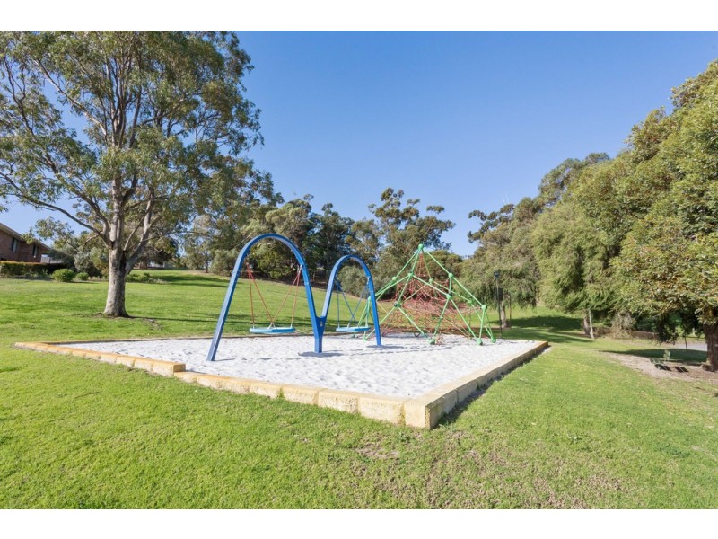 5 Leavis Place, Spearwood WA 6163