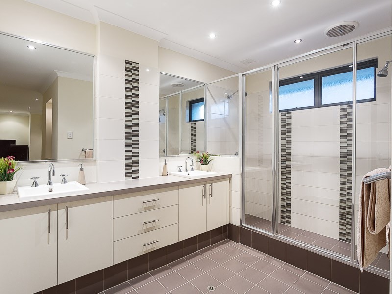 10 Ironbark Terrace, Hammond Park WA 6164