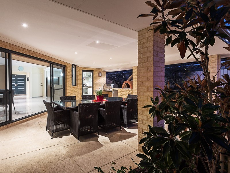 10 Ironbark Terrace, Hammond Park WA 6164