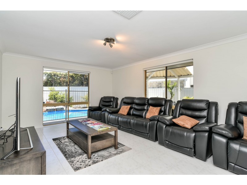 8 Porpoise Court, Coogee WA 6166