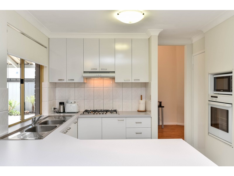 8 Porpoise Court, Coogee WA 6166