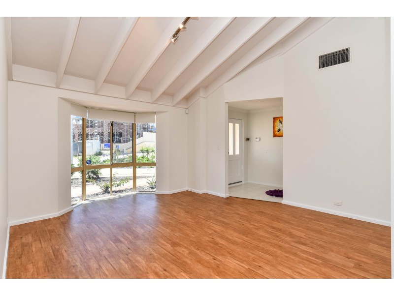 8 Porpoise Court, Coogee WA 6166