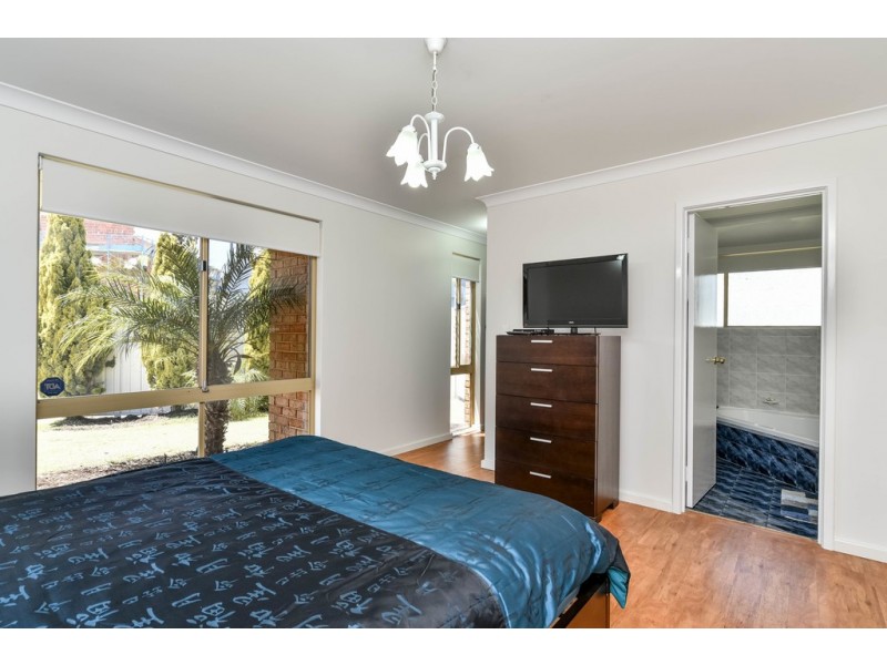 8 Porpoise Court, Coogee WA 6166