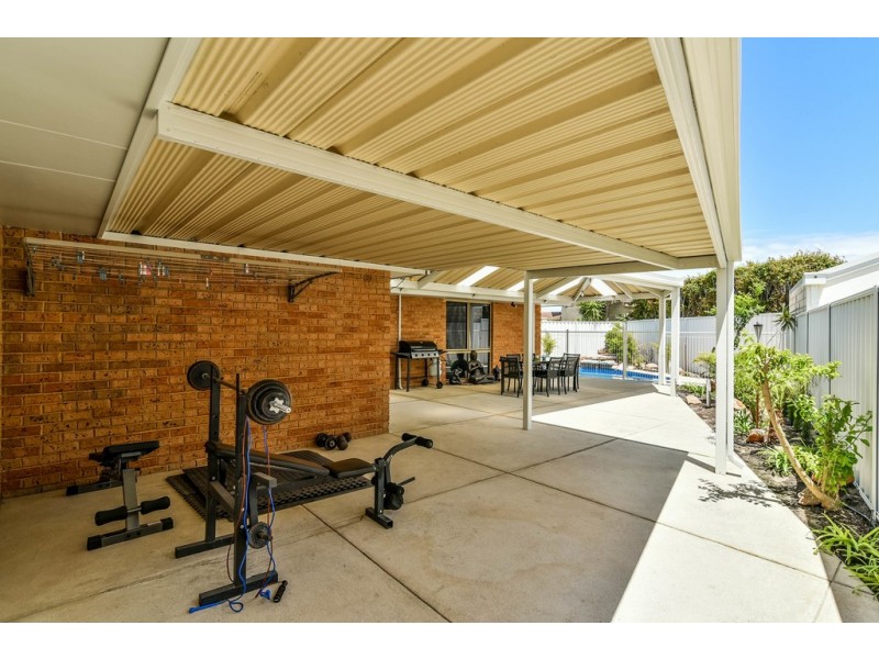 8 Porpoise Court, Coogee WA 6166