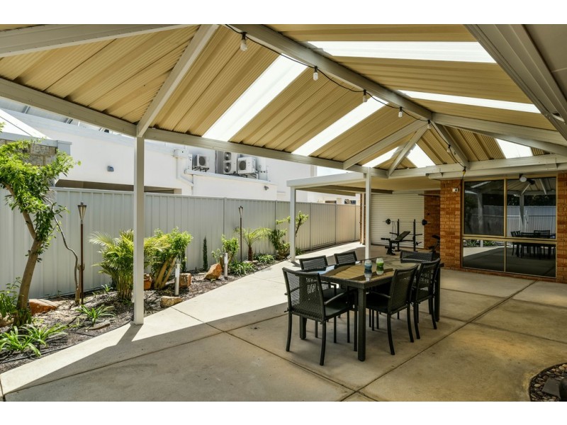 8 Porpoise Court, Coogee WA 6166