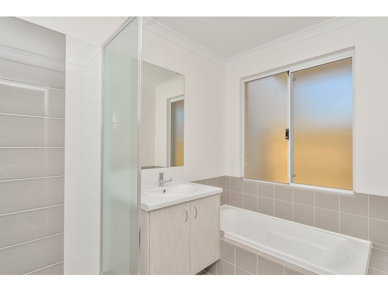 32 Peridot Pass, Wellard WA 6170