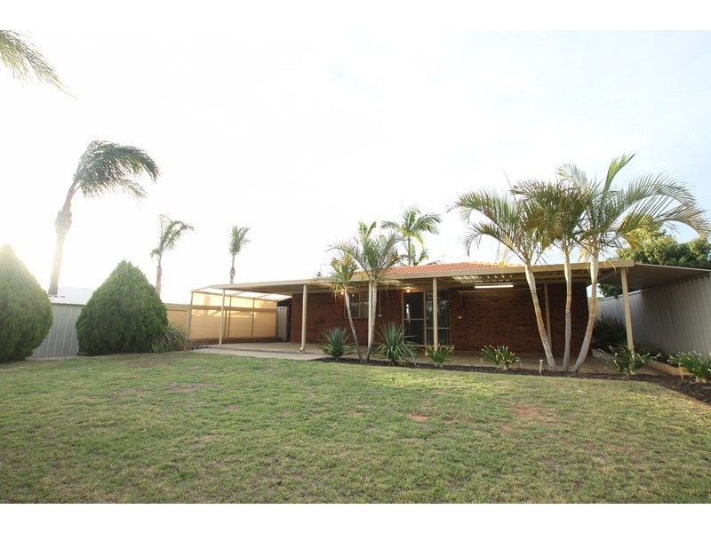 32 Tunnicliffe Street, Parmelia WA 6167