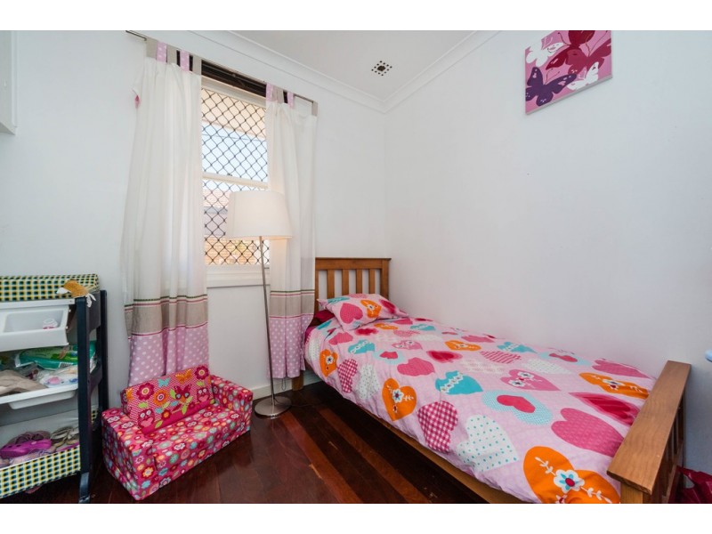 28 Treeby Street, Coolbellup WA 6163