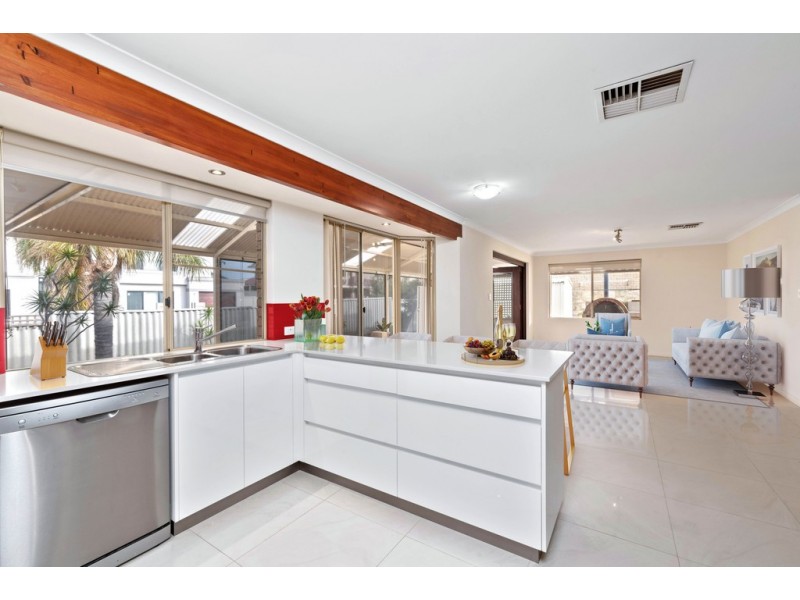 41 Longreach Parade, Coogee WA 6166