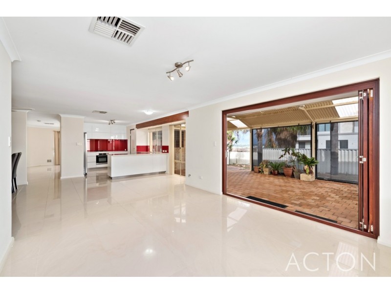 41 Longreach Parade, Coogee WA 6166