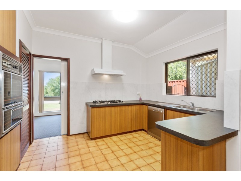 25 Hanlin Way, Samson WA 6163