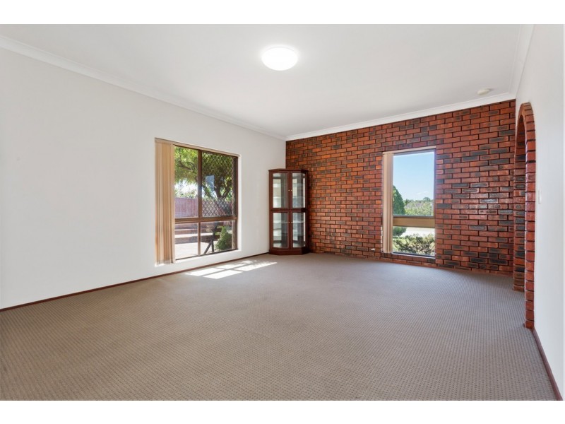 25 Hanlin Way, Samson WA 6163