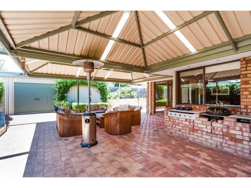 6 Bucknell Road, Bibra Lake WA 6163