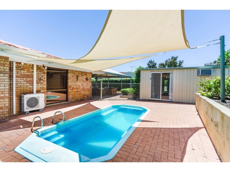 6 Bucknell Road, Bibra Lake WA 6163