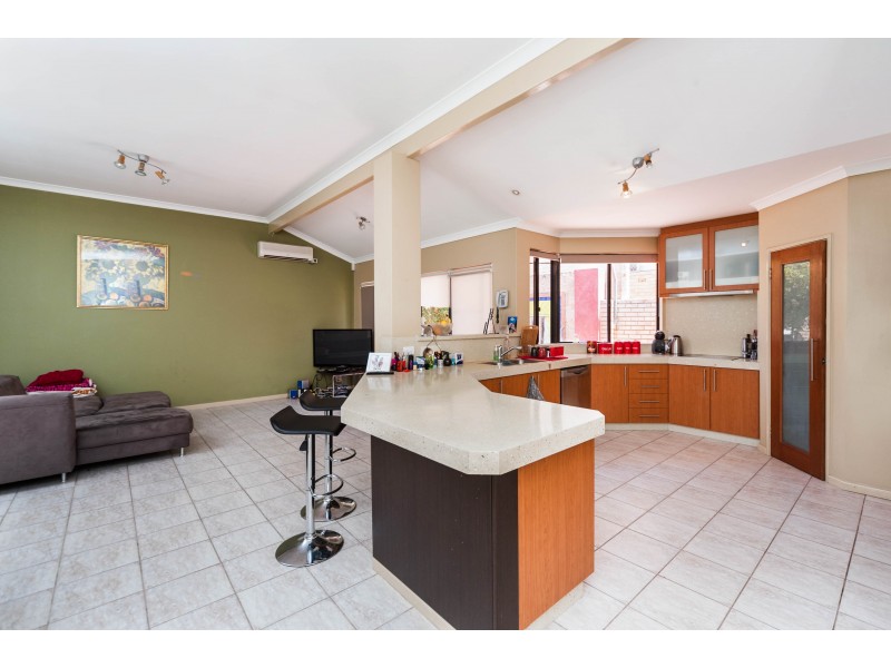 4 Cranberry Street, Coogee WA 6166