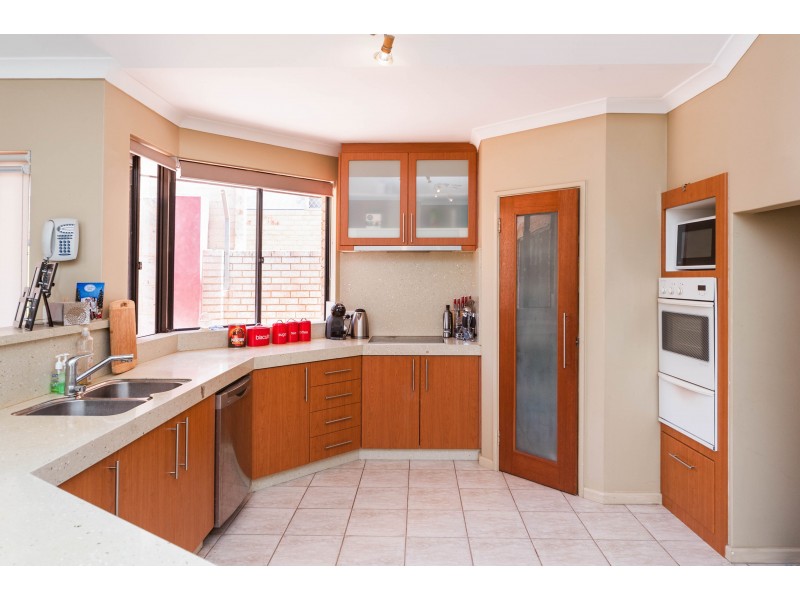 4 Cranberry Street, Coogee WA 6166