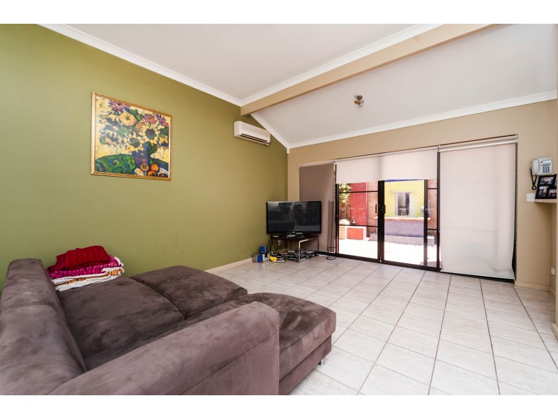 4 Cranberry Street, Coogee WA 6166