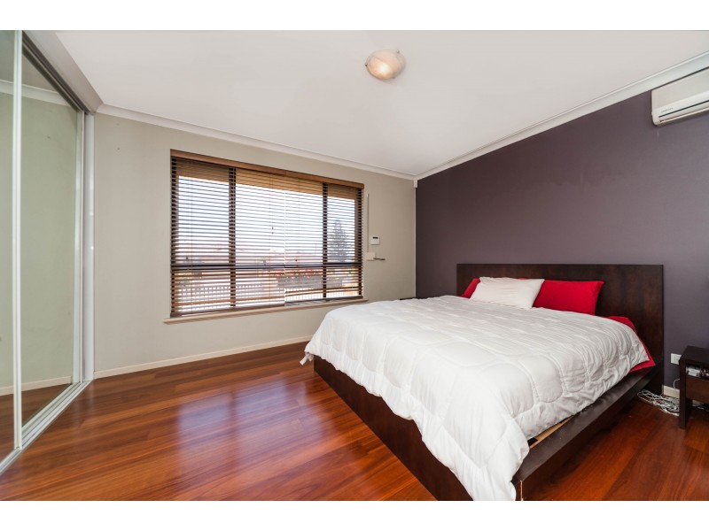 4 Cranberry Street, Coogee WA 6166