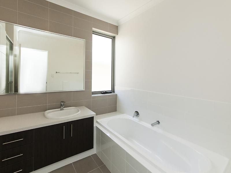 3B Grizen Way, Munster WA 6166