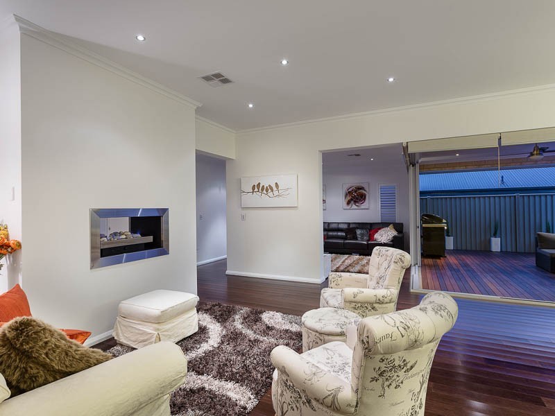 2 Labatt Gardens, Wandi WA 6167
