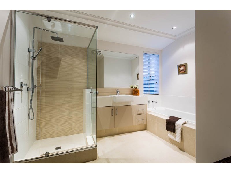 2 Labatt Gardens, Wandi WA 6167