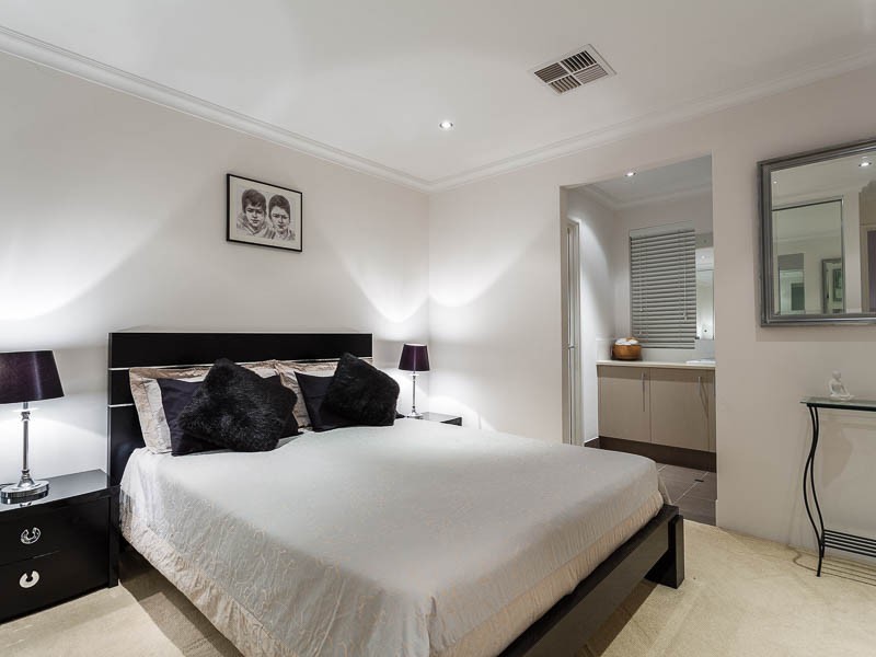 2 Labatt Gardens, Wandi WA 6167