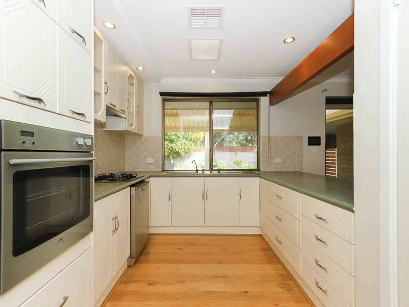 2 Twain Close, Munster WA 6166