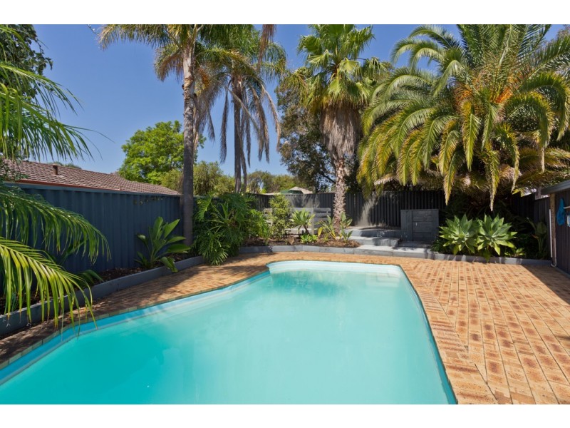 15 Foxon Road, Bibra Lake WA 6163