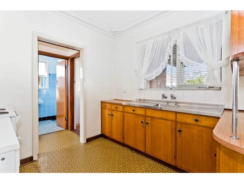 16 Packham Road, Hamilton Hill WA 6163