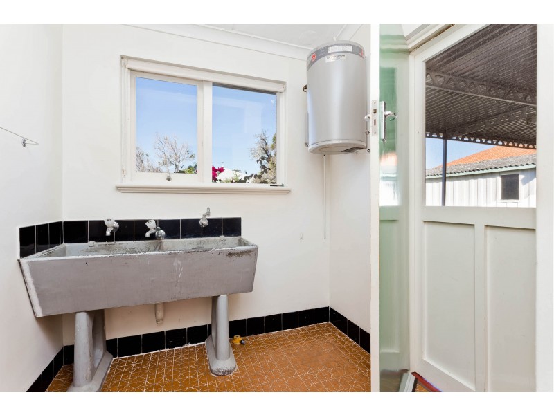 16 Packham Road, Hamilton Hill WA 6163