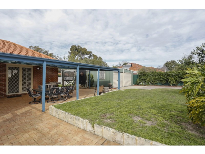 19 Holmes Place, Hilton WA 6163