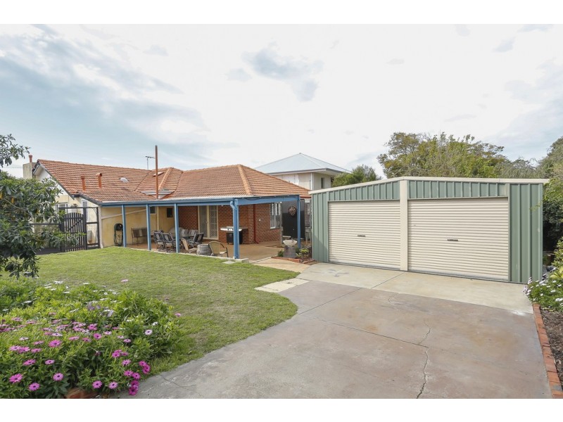 19 Holmes Place, Hilton WA 6163