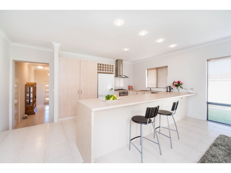 1 Sumich Gardens, Coogee WA 6166