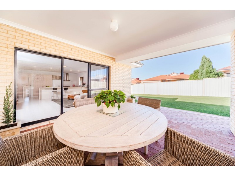 1 Sumich Gardens, Coogee WA 6166