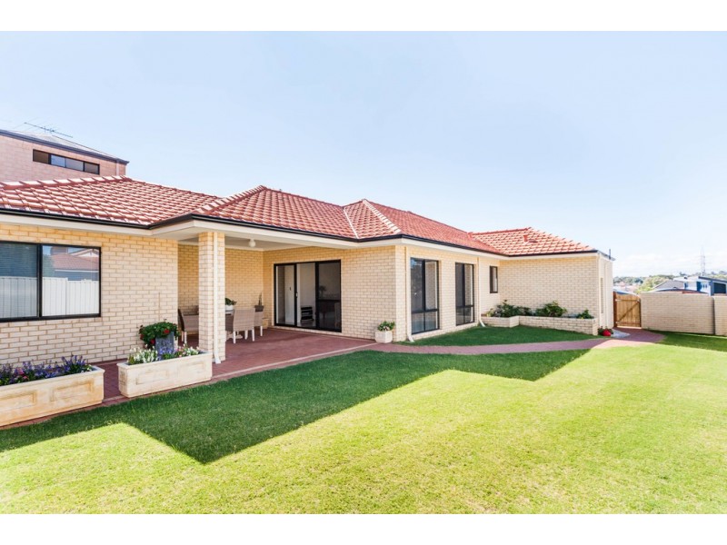 1 Sumich Gardens, Coogee WA 6166