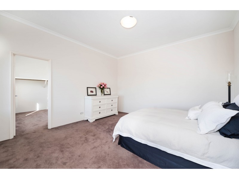 1 Sumich Gardens, Coogee WA 6166