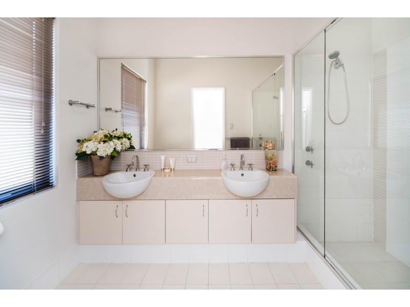 1 Sumich Gardens, Coogee WA 6166