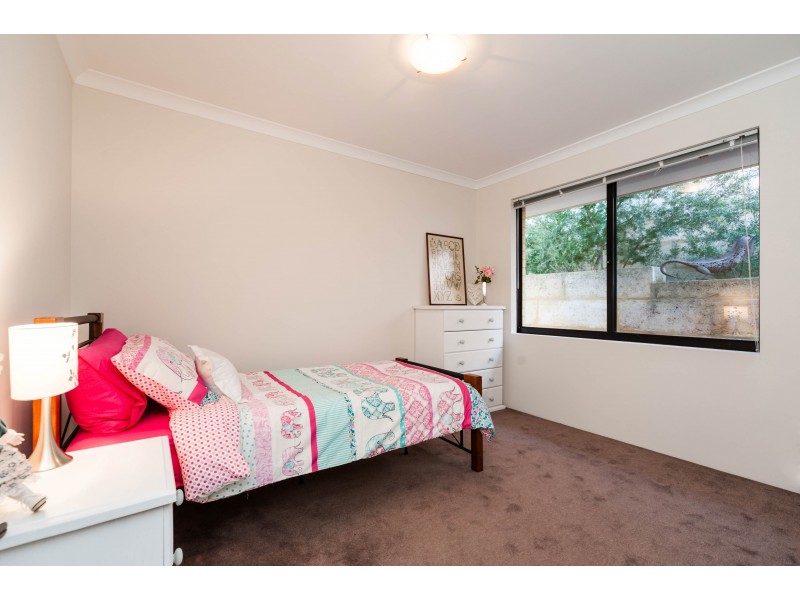 1 Sumich Gardens, Coogee WA 6166