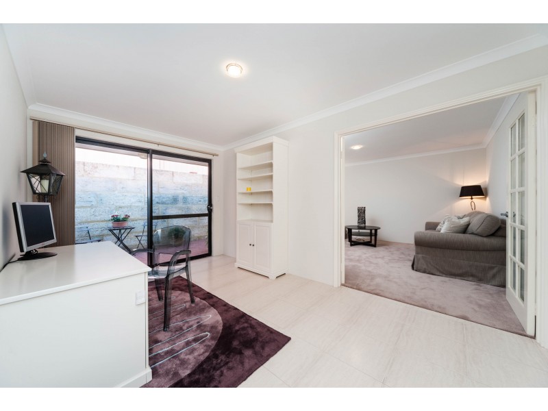 1 Sumich Gardens, Coogee WA 6166