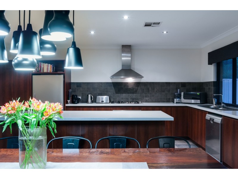 14 Hamelin Drive, Munster WA 6166