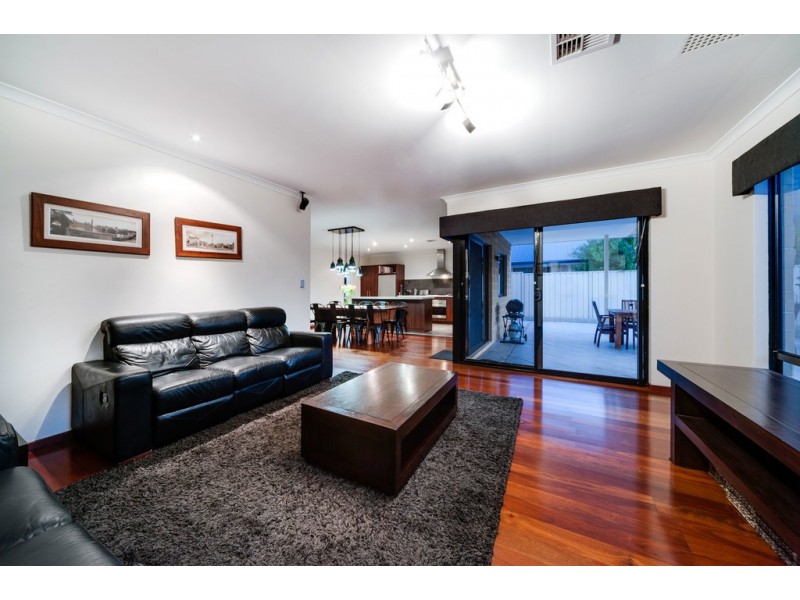 14 Hamelin Drive, Munster WA 6166