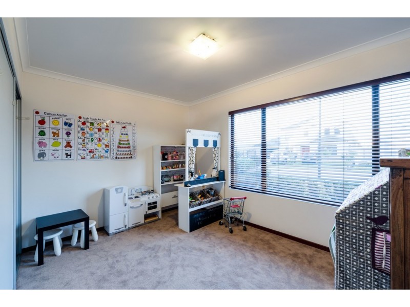 14 Hamelin Drive, Munster WA 6166