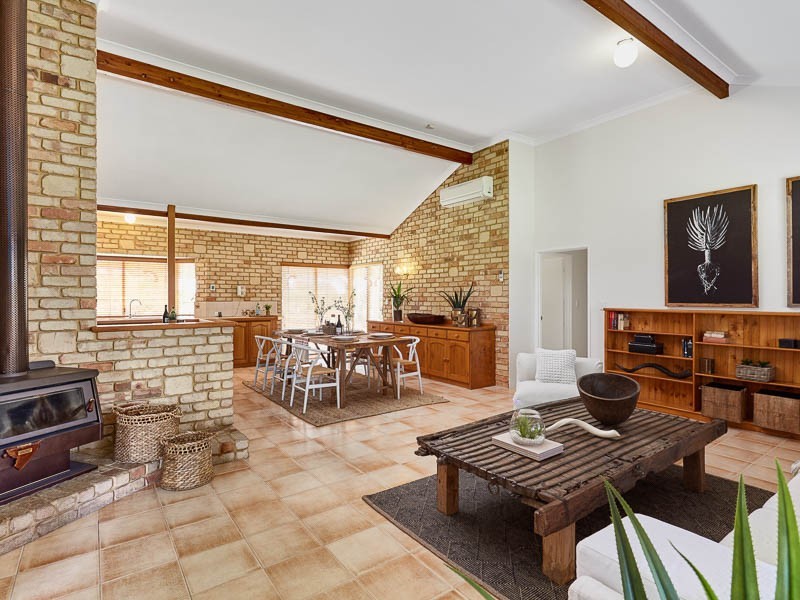 14 Casella Place, Wandi WA 6167