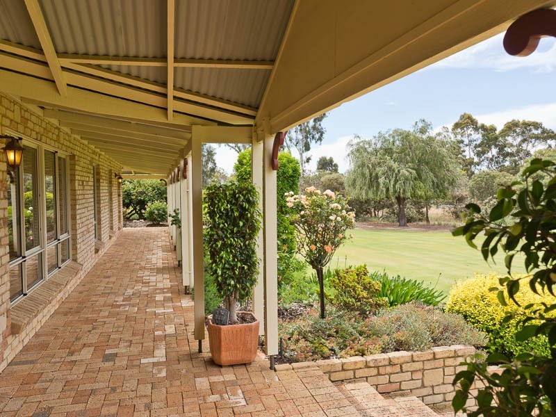 14 Casella Place, Wandi WA 6167