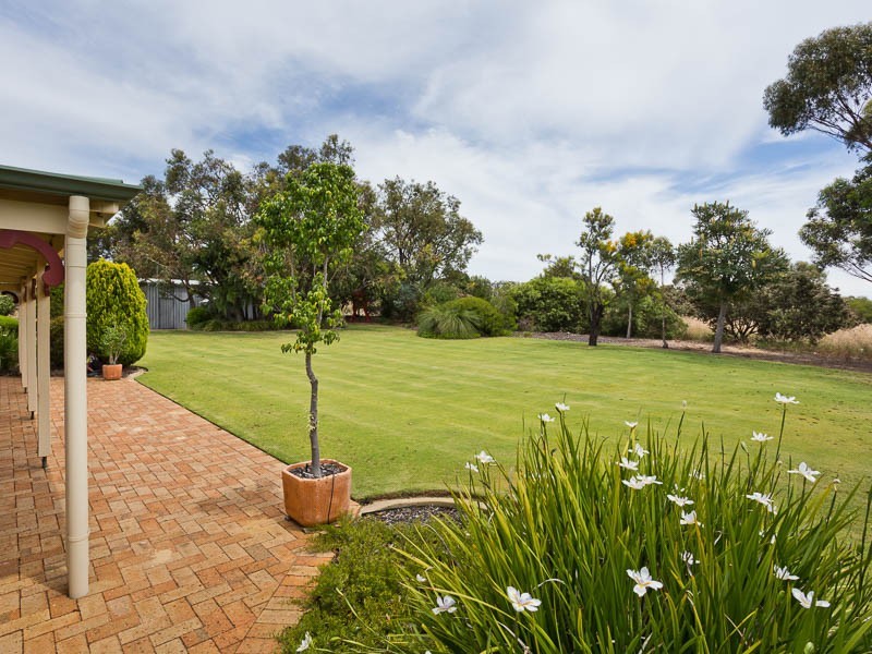 14 Casella Place, Wandi WA 6167