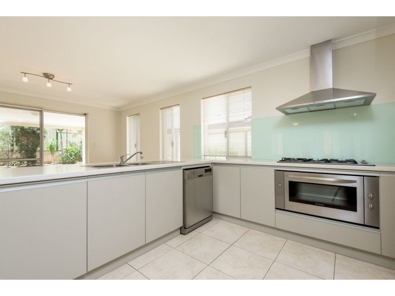 12 Kirkley Court, Success WA 6164