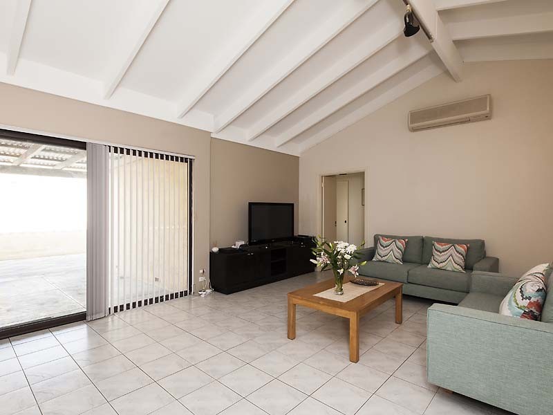 17 Hobley Way, Spearwood WA 6163