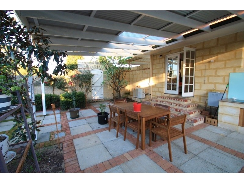 69 Redmond Road, Hamilton Hill WA 6163